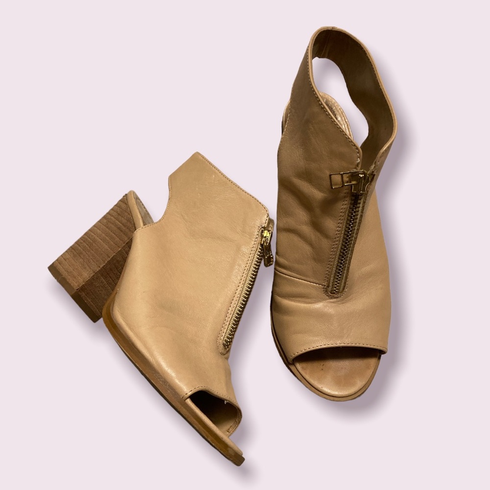 ShoeMint tan leather block heel with brass zipper detail